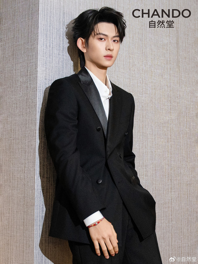 是谁悄悄把好运系在手上？1月5日 20:00 锁定抖音 自然堂美妆旗舰店 直播间等你来解锁同款！和自然堂彩妆心动大使@演员陈添祥 一起，用自然堂马年限定红绳开启幸运❤️ #自然堂彩妆心动大使陈添祥##