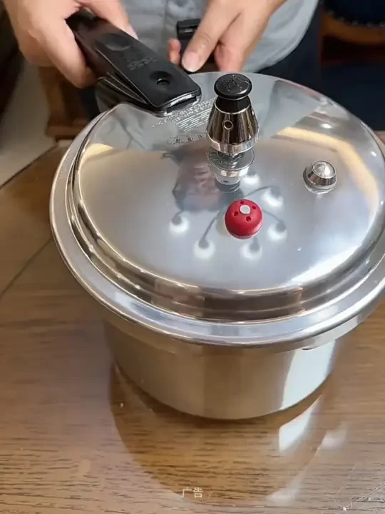 双喜家用高压锅，六十多年老牌子，八重防爆还不挑炉灶#得管家好物 #高压锅 h