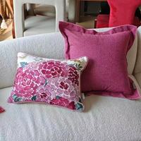 新年软装王炸✨萬見「花驹戏蕊」抱枕：法式浪漫撞新中式雅致