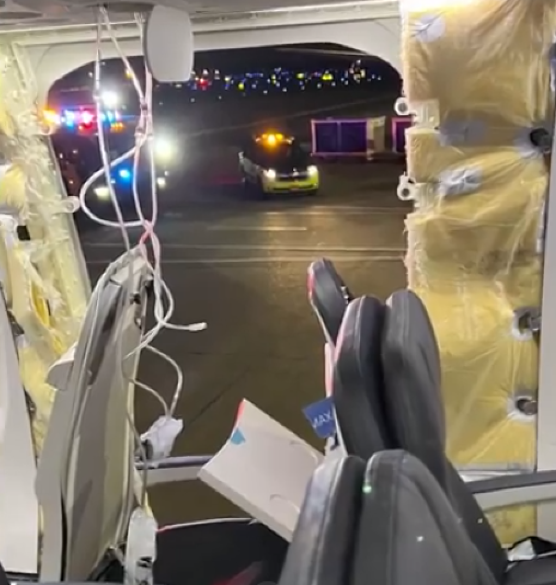 客机舱门高空掉落事件后续!机长起诉波音:我不当替罪羊