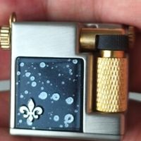 小方格打火机：性价比之选