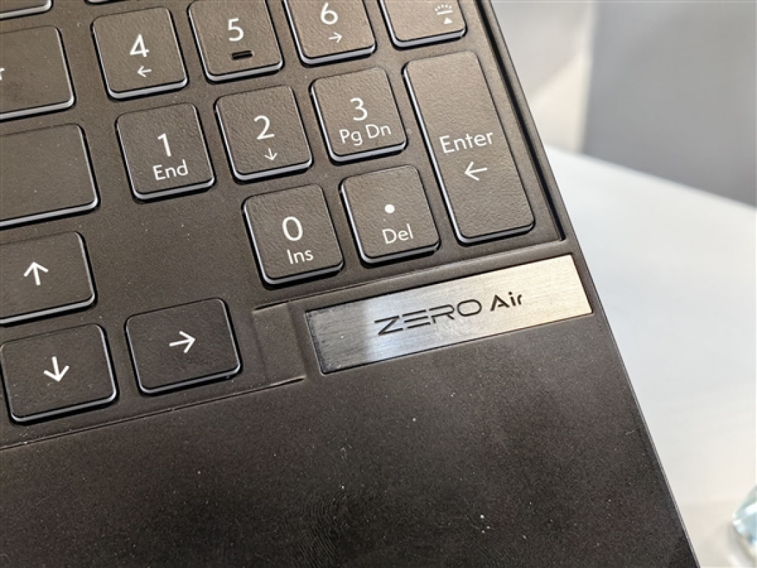 雷神ZERO Air轻薄游戏本实机首秀:仅1.58kg 160W双满血性能释放