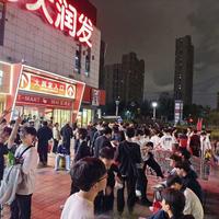 从社区超市到跨国网红地，这家店靠“保姆级”服务征服韩国游客