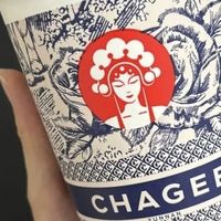 霸王茶姬“手打奶茶”争议：流量执念下的品牌信任危机