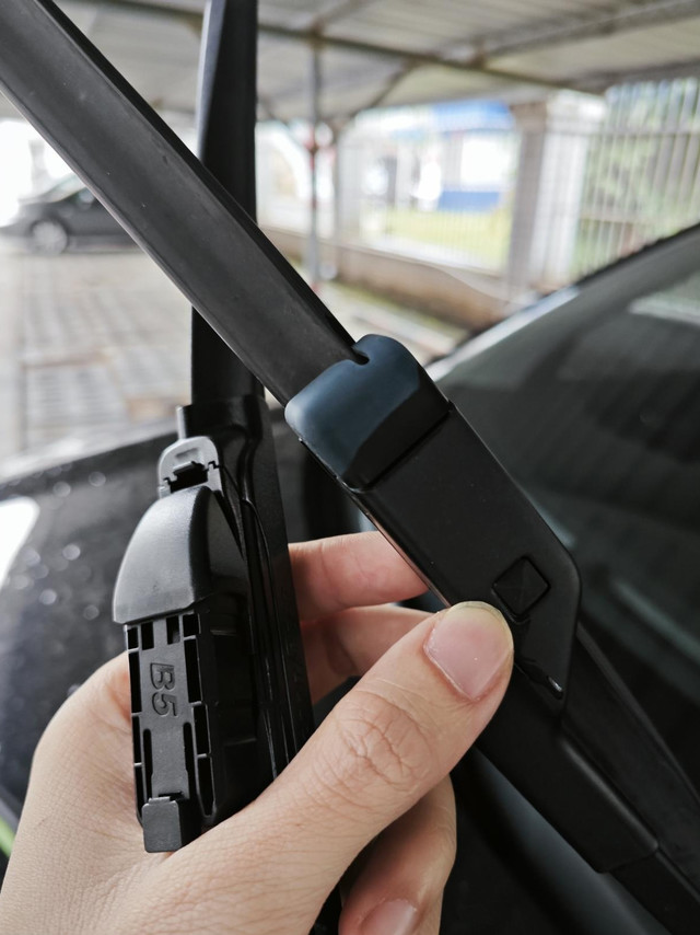 1分钟自己换雨刮，告别50元杂牌，30元用上大牌！