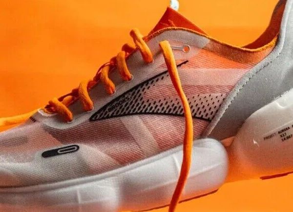 Brooks Glycerin Flex ：顶级厚底架构下的自然律动