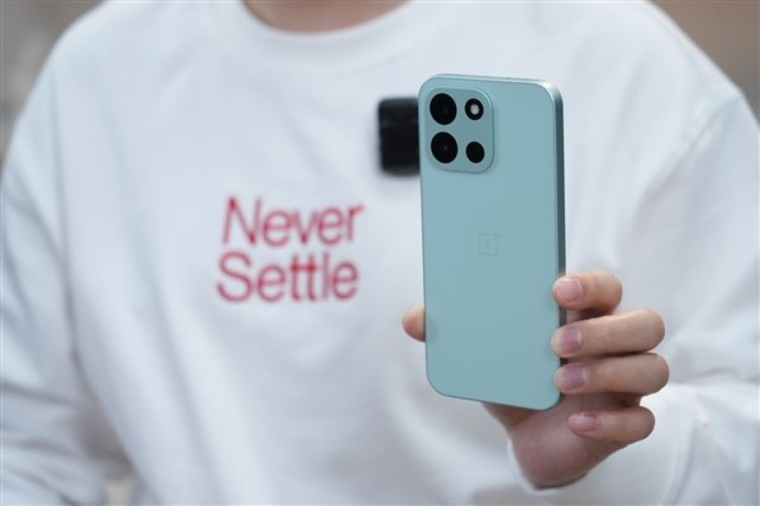 一加Turbo 6发布:165Hz东方屏+9000mAh续航旗舰