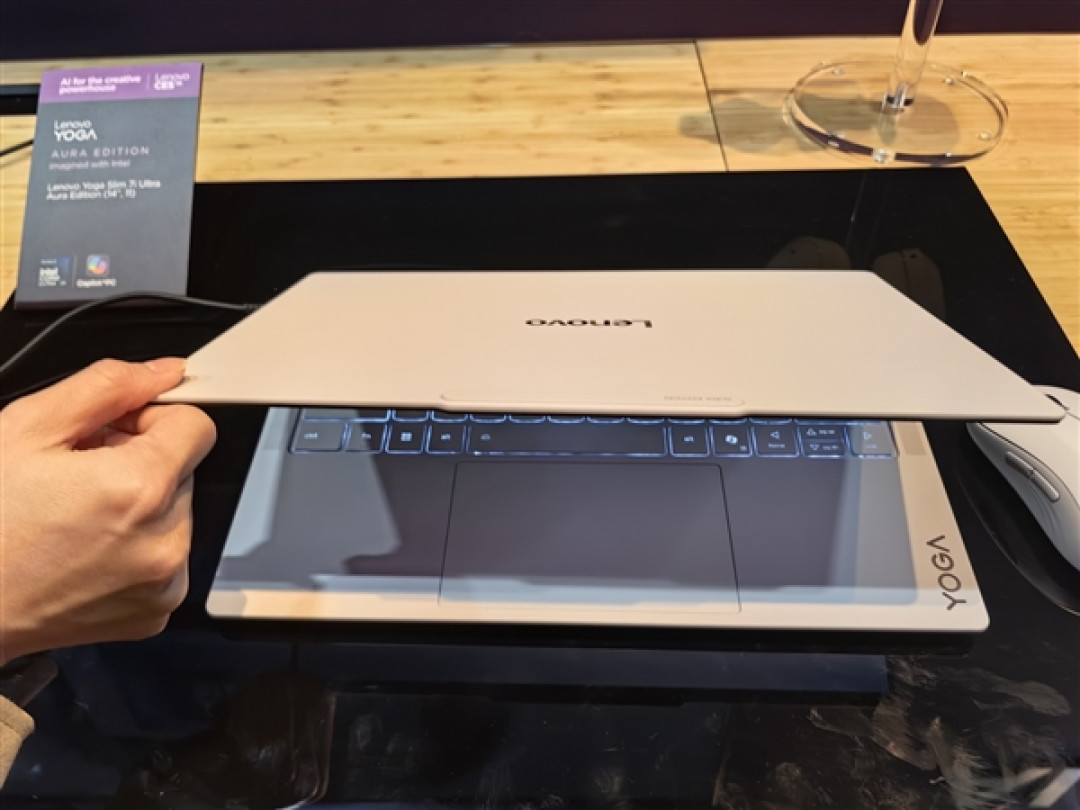 联想YOGA Air 14 Ultra Aura AI元启版发布:仅970g塞下75Wh大电池