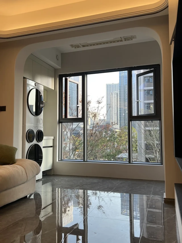 硬是把突出5cm的三筒洗衣机看顺眼