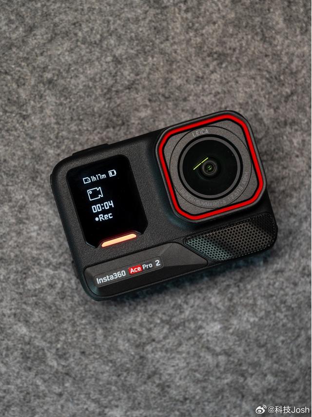 Insta360 Ace Pro 2📷⛷️ 影石的升级点主要集中在视频规格、屏幕素质、影像功能三个方向，每一个都是针对一代的短板进行了查漏补缺，主打的就是“听劝”。-「视频规格」：最高规格升级 8K/