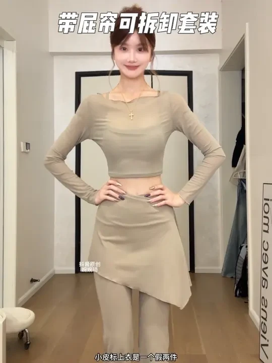 款式好看独特还特别修饰身材的运动瑜伽套装！！！！真显身材！颜色也好看！！喜欢！！#瑜伽服 #秋冬瑜伽服 #秋冬健身套装 #运动也要美美的