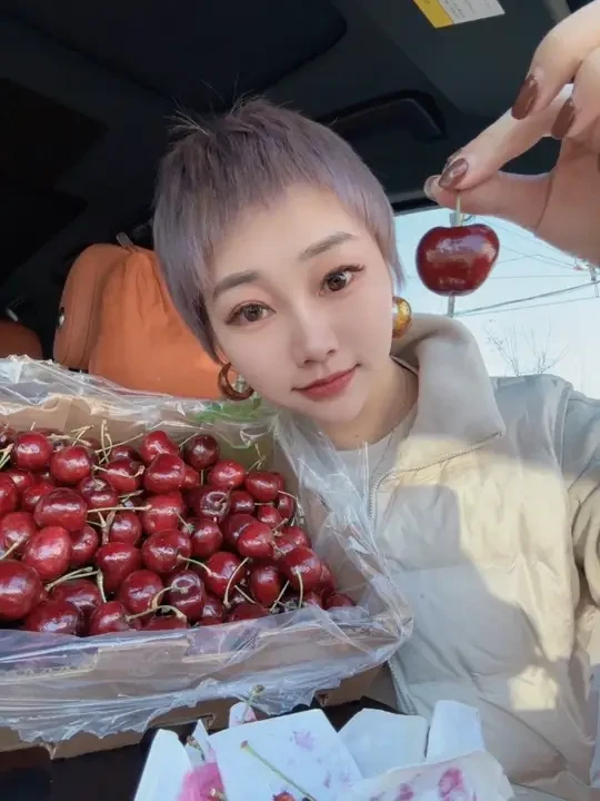 桑提娜vs拉宾斯🍒
到底该怎么选？
一个视频帮你解决选择困难 
2026开年第一颗拉宾斯安全下车
放心入手#抖音合伙人 #桑提娜 #拉宾斯 #车厘子