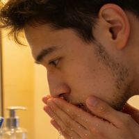 油痘肌秋冬自救：控油洁面选品与使用攻略