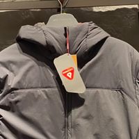 安踏冠军山锋，寒冬里的隐形暖气囊