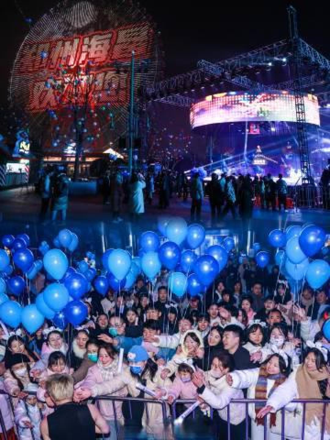 打卡海昌海洋公园跨年夜,和庞博文一起在极光下倒数