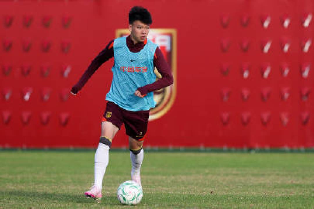 U23亚洲杯首战伊拉克，国足首发五国脚压阵，主打防守反击