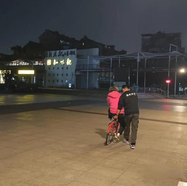 研究生教成人骑车2年赚27万，当事人：市场需求大到超乎想象