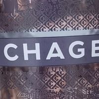 霸王茶姬“手打奶茶”争议再起：标准化与流量博弈