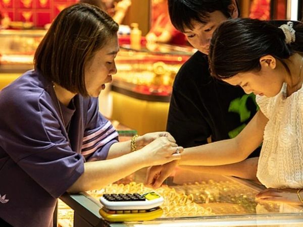 贵金属三剑客走出史诗级牛市，2026还要入手金银铂吗？