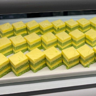 自助餐方块小蛋糕2毛一块，别让孩子吃了