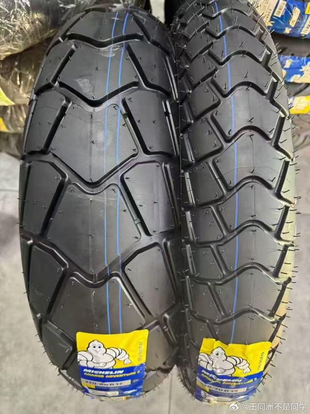 米其林好像又出新的摩托车轮胎了群里看到的，Anakee Adventure 2是我现在摩托车轮胎的换代产品从这几次用米其林轮胎的感受来看下一套胎就这个了我现在的AK ADV初代轮胎跑了2.5万公里，中