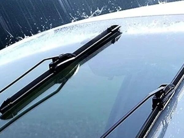雨刮“罢工”预警！出现这3种情况赶紧换，别拿安全开玩笑！
