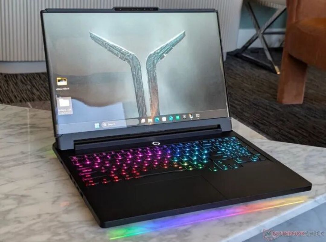 CES 2026|真笔记本“卷王” 联想展示两款全新卷轴屏笔记本,未来感十足
