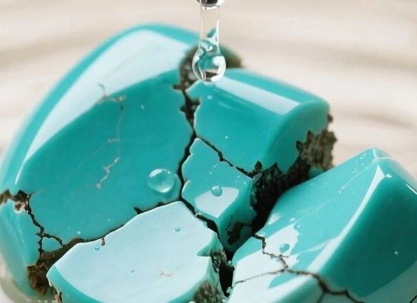 绿松石泡水竟会毁玉？老玩家绝不说的保养雷区，新手必看！