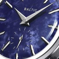 新表 | 万元起，这个当红小钢表用上彩色宝石盘，绝佳小尺寸，这次不限量了！