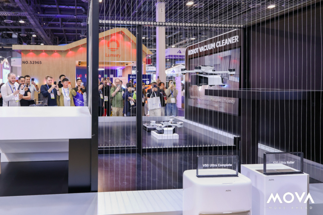 CES 2026 | MOVA的扫地机器人,不光能爬楼还能飞