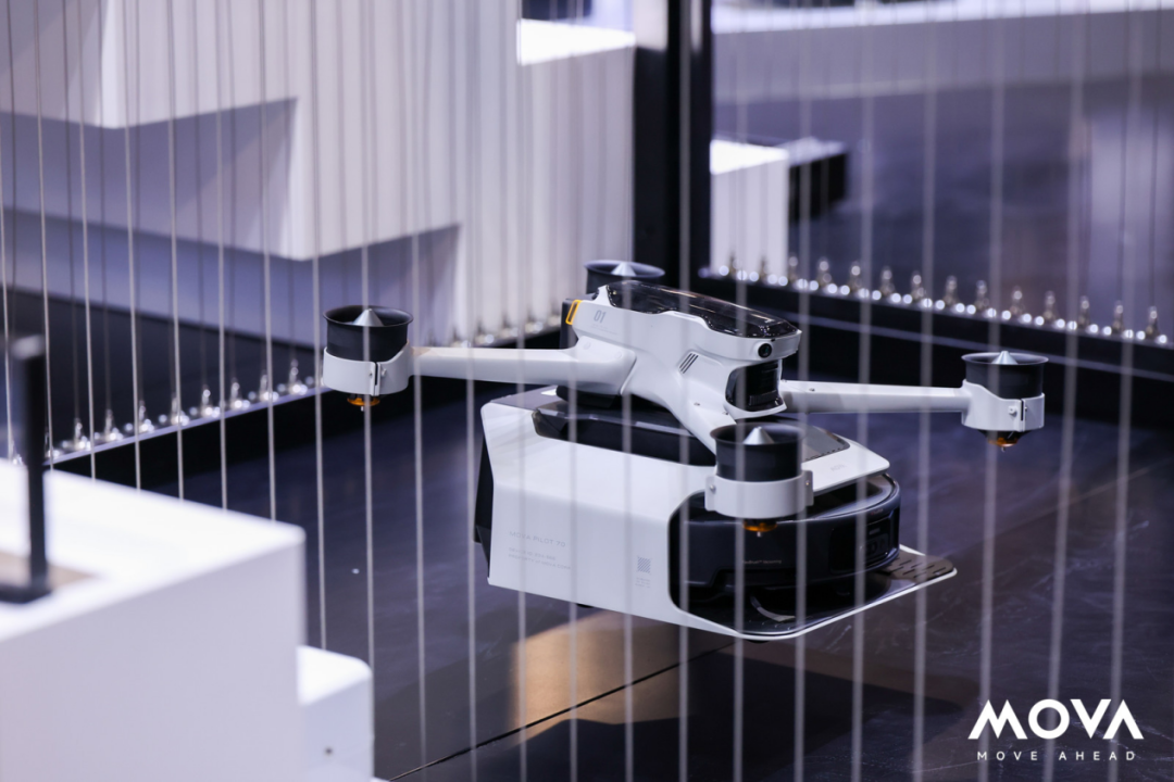 CES 2026 | MOVA的扫地机器人,不光能爬楼还能飞
