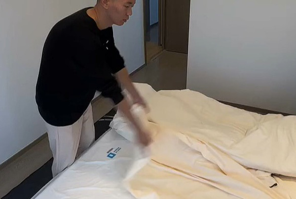 海爾洗衣机洗大件太痛苦？我懂！海尔云溪386W，12kg变频大容量，一次洗净全家衣物，省时省力更省心，从此洗衣不再累。