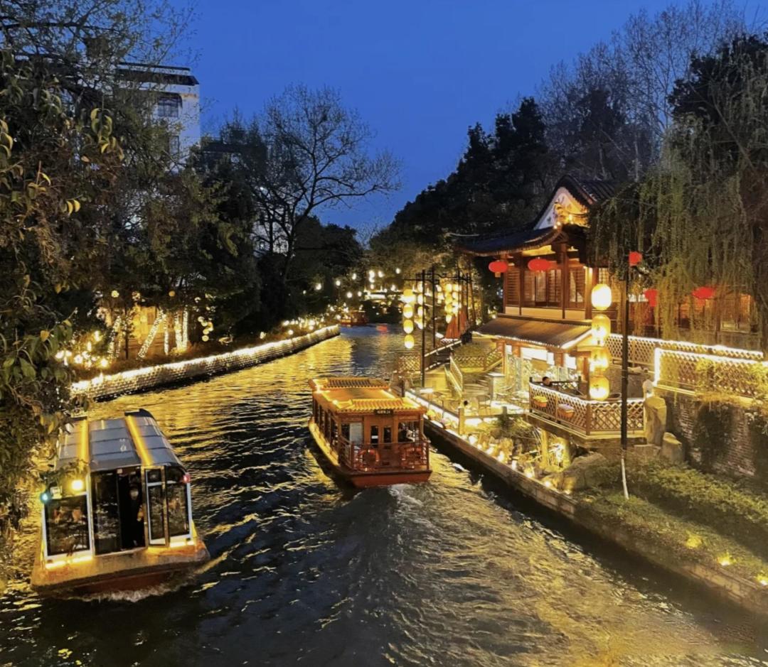 不去5A景区排队，却把菜市场当景点：这届年轻人重新定义旅行打卡