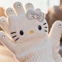 KT闪钻手套：实用保暖还是时尚装饰？300+用户观点大碰撞