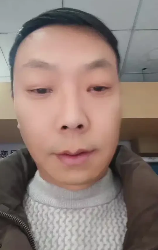 科龙72（3匹）一级风管机带水泵机型，核心是1.2m高扬程排水泵+浮子开关双重防漏，适配30-45㎡空间，吊顶更灵活、防漏水更可靠。
 
水泵核心功能
 
- 高扬程排水：标配1.2m高扬程冷凝水泵，