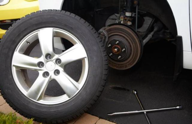 轮胎换两条还是四条？我们汇总了127位车主的真实建议