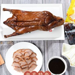 全聚德百年烤鸭礼盒，皮酥肉嫩，送礼自用两相宜！