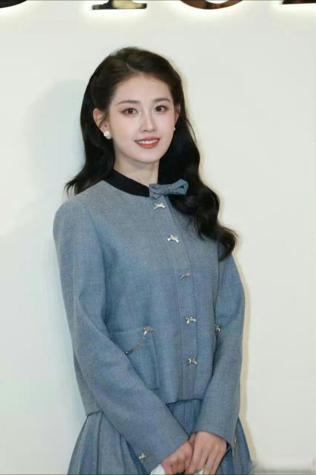 郭宇欣Dior首秀撞衫周也,同款不同风诠释优雅,资源升级获认可
