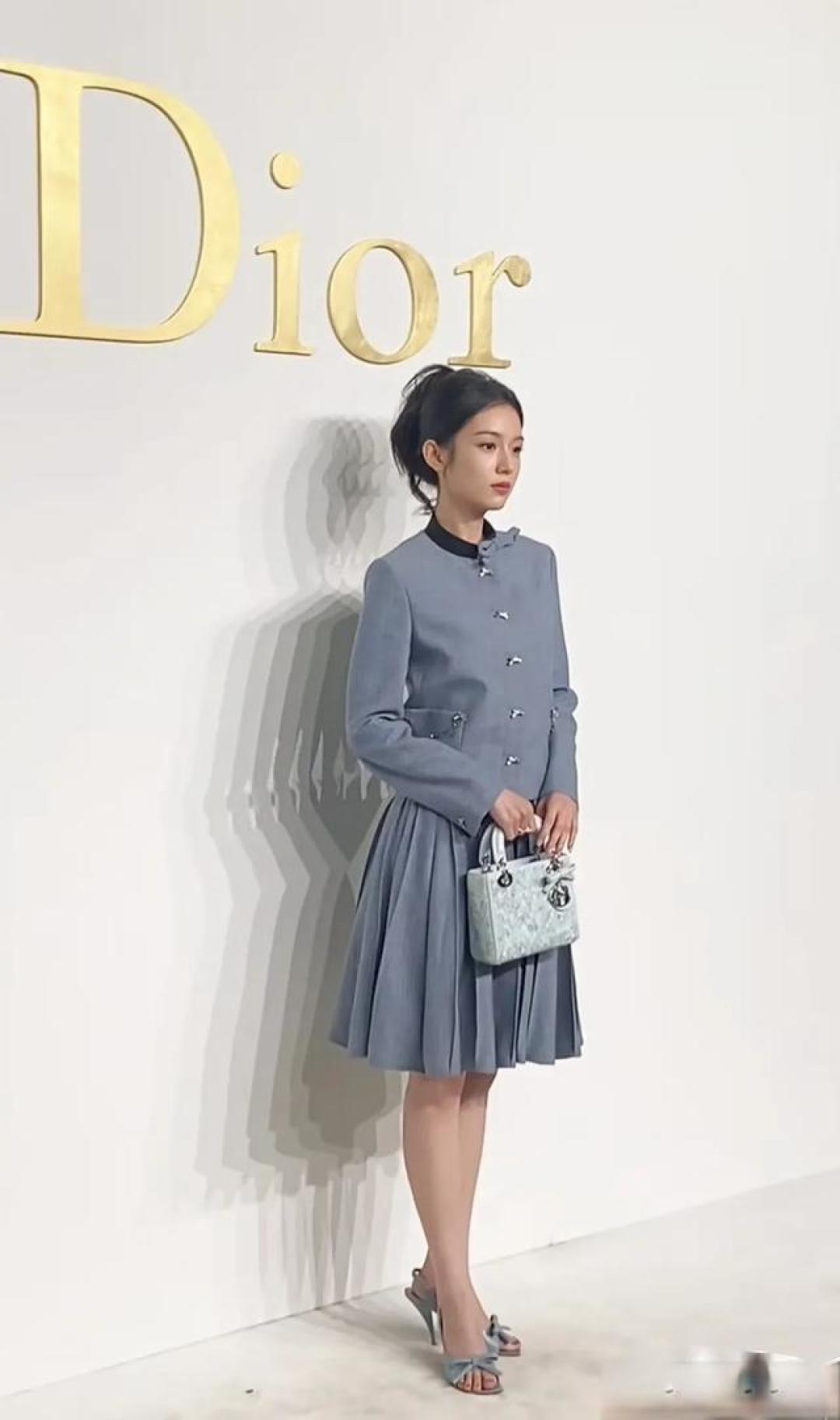 郭宇欣Dior首秀撞衫周也,同款不同风诠释优雅,资源升级获认可