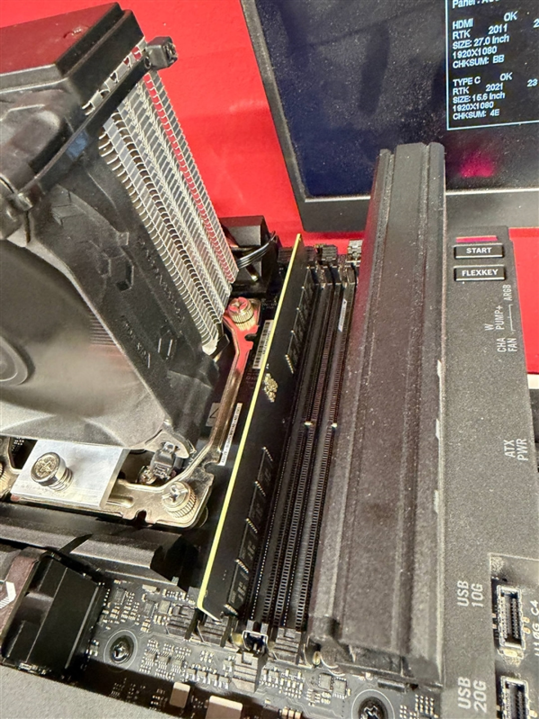 俄罗斯大神省钱绝技:用笔记本拆机芯片自制32GB DDR5台式机内存 只花了1/3的钱