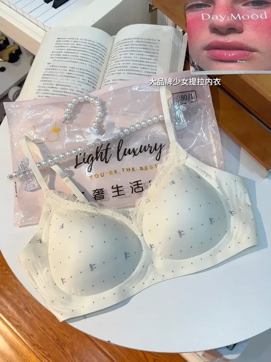 啊啊啊！我的天，29块9到手2件还是知心秀大品牌的！小碎花搭配软蕾丝，真的巨好看！关键提拉聚拢效果巨好，刷到的姐妹赶紧冲！#贴身衣物#内衣#超便宜超划算 #面料柔软舒适#超便宜超划算