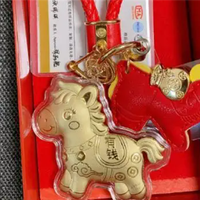 海底捞回应送黄金小马挂件：订餐备注可领取 金箔装饰价值较低