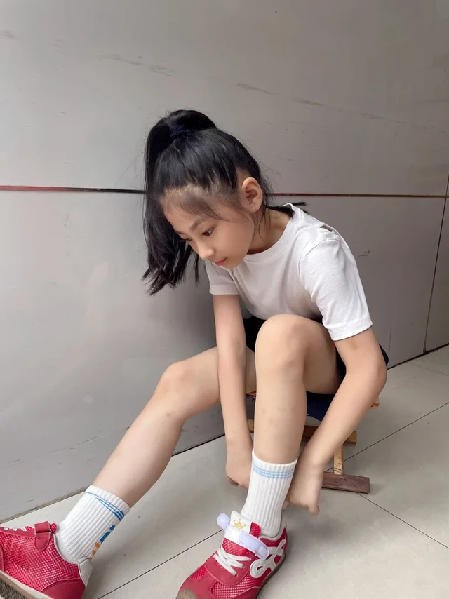女儿篮球比赛，要有一双专业运动袜保护脚踝