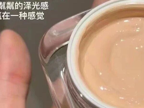 董欣时光晶钻粉霜状养二合一 轻松打造奶油肌 告别厚重假面！（附顾客使用对比图）