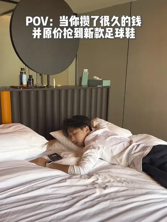 POV：当你攒了很久的钱 并原价抢到新款足球鞋… #猎鹰26 #女足 #adidasfootball #adidas #小李子足球装备