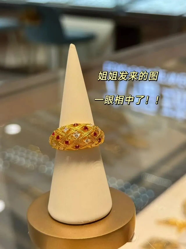 被这枚戒指美到词穷啦！🎁