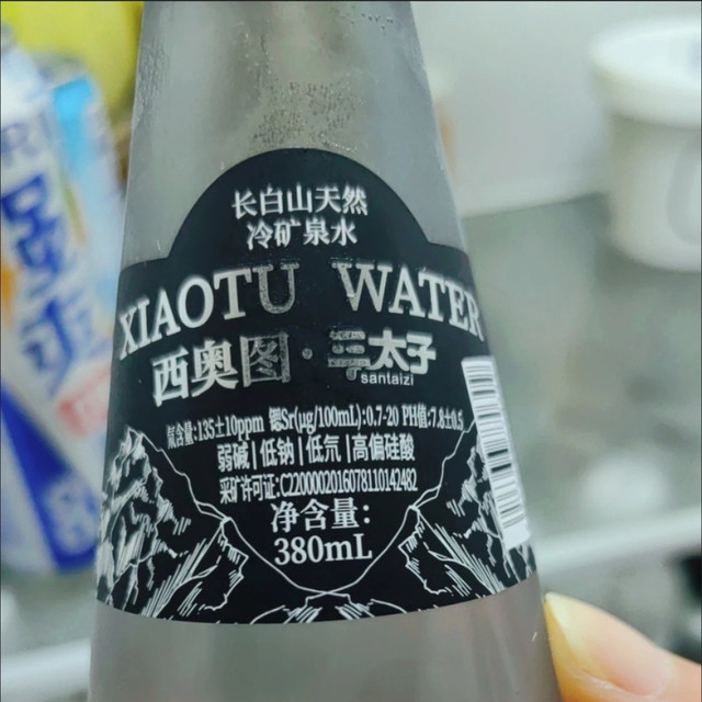 喝对水 = 省补品钱？热门瓶装水亲身体验，这 3 款闭眼囤不踩雷