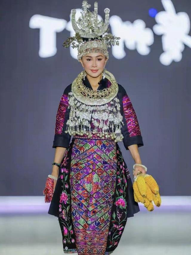 银价疯涨！有人睡赚18万，刘嘉玲的“铜饰”突然香了