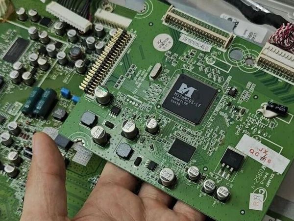 拆修创维大屏电视（42LED10），最强的用料和最垃圾的装配竟然在这货身上同时出现