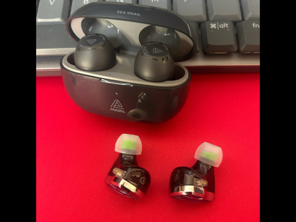 再一次重击高价高利润hifi耳机！99元得两件！声丽美琉璃发烧hifi级真无线蓝牙耳机再加送海洋之心hifi有线耳机耳塞0.78可换线结构